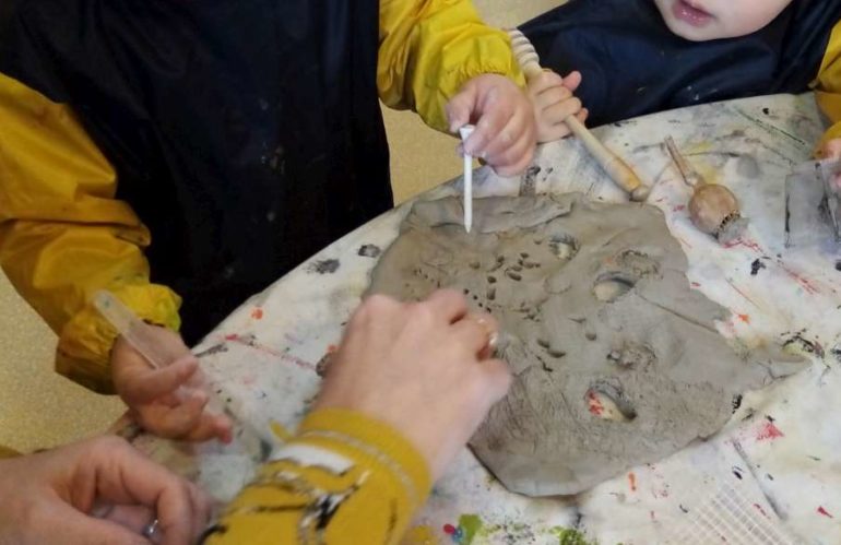 « Atelier sensoriel par l’expression plastique » avec les petits du Relais Assistantes Maternelles